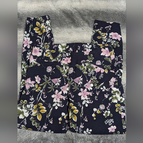 Flowered pixie pants - Picture 1 of 3